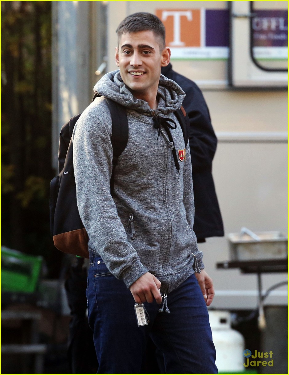 Sophie Lowe Once Upon A Time In Wonderland Set With Michael Socha 