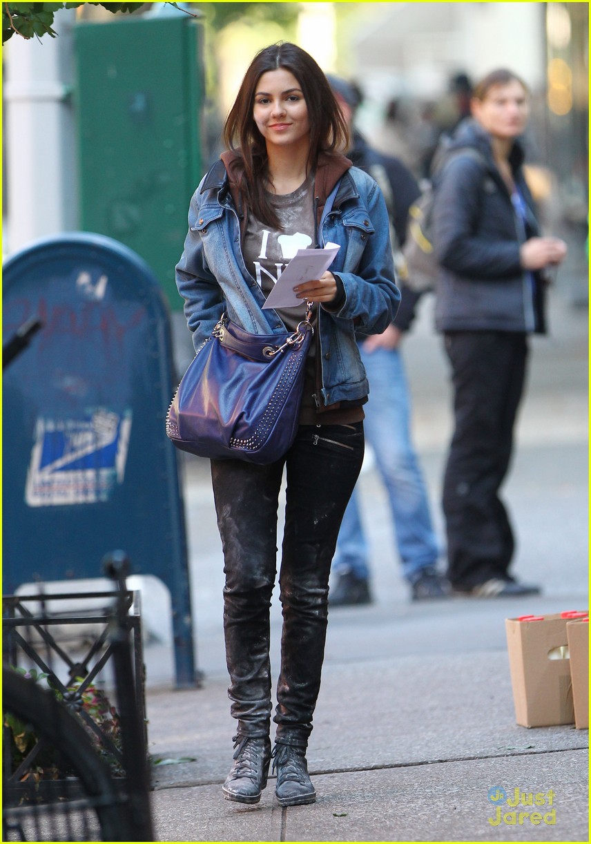 victoria justice no kiss set day two 03