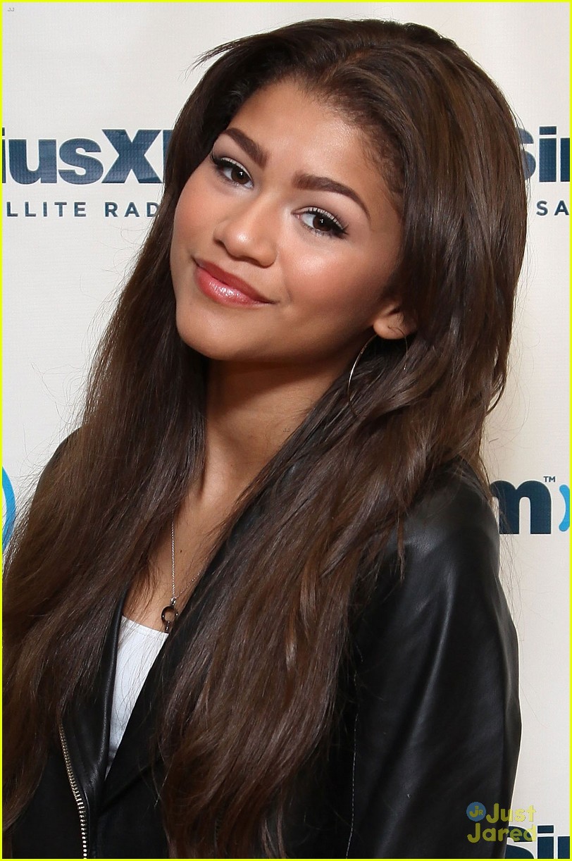 zendaya dishes advice for dwts contestants 03