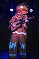 ed sheeran gingerbread man halloween concert 05