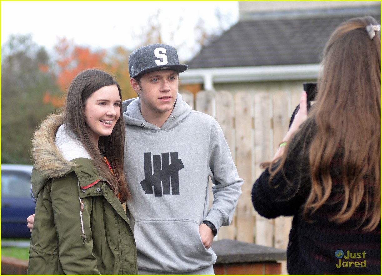 niall horan greets fans in ireland 19