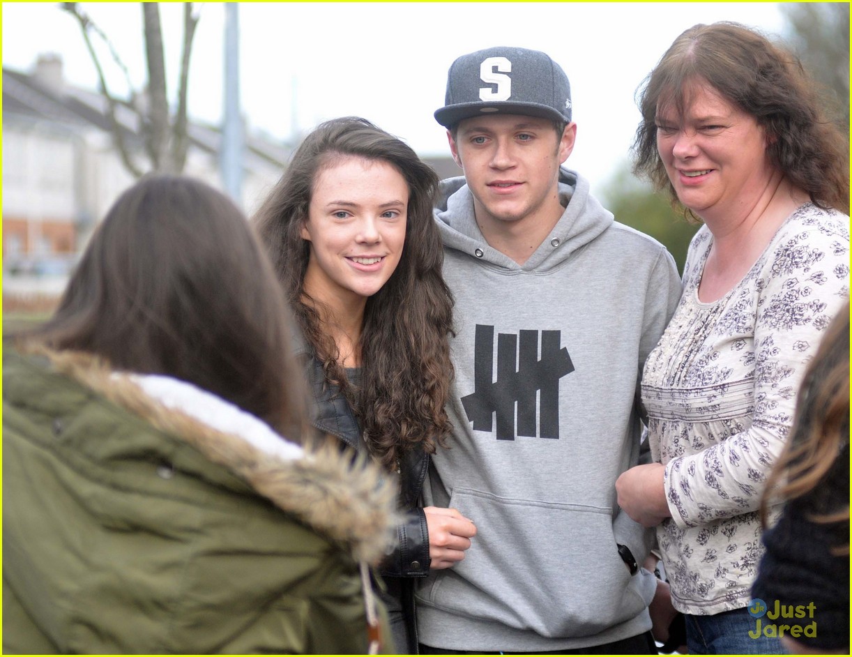 niall horan greets fans in ireland 20