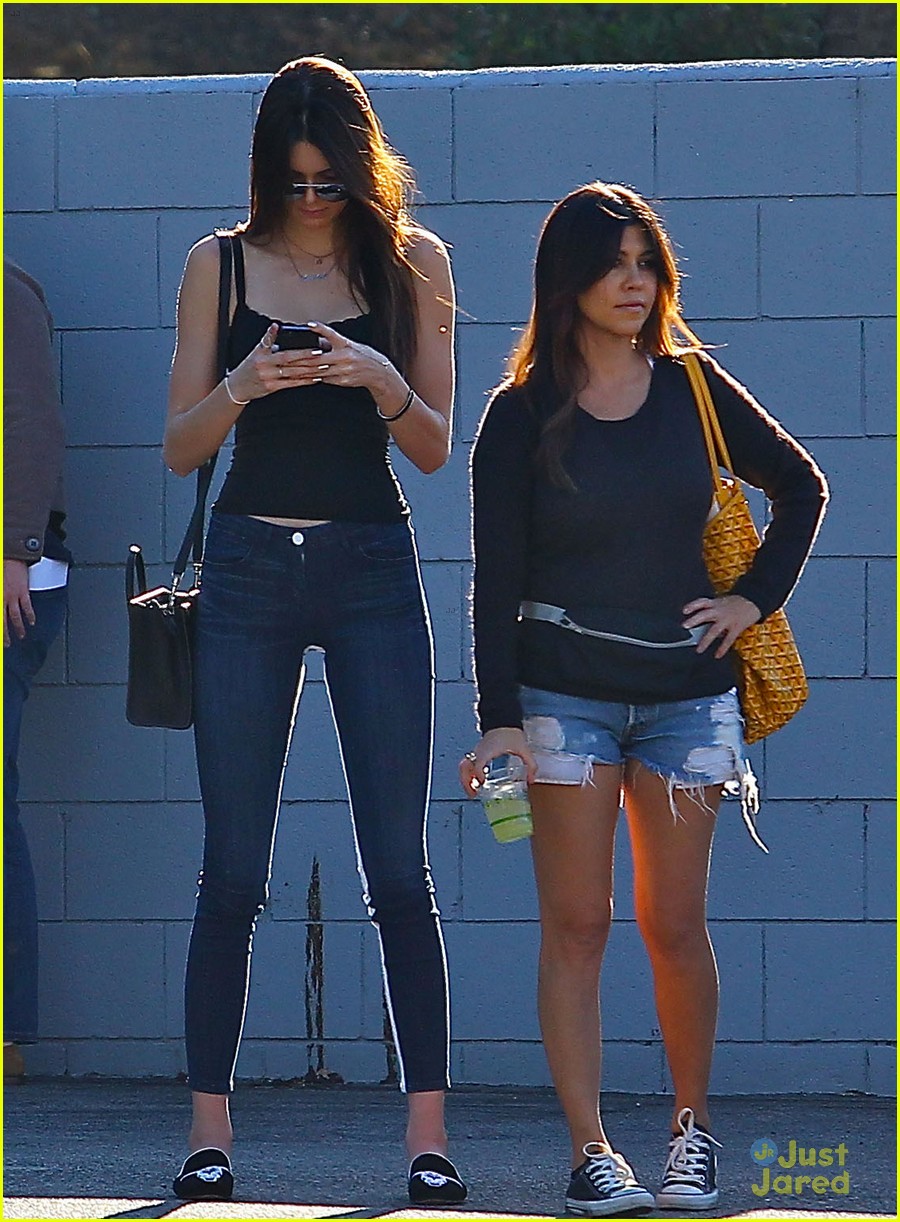 kendall kylie jenner family charity yard sale 17