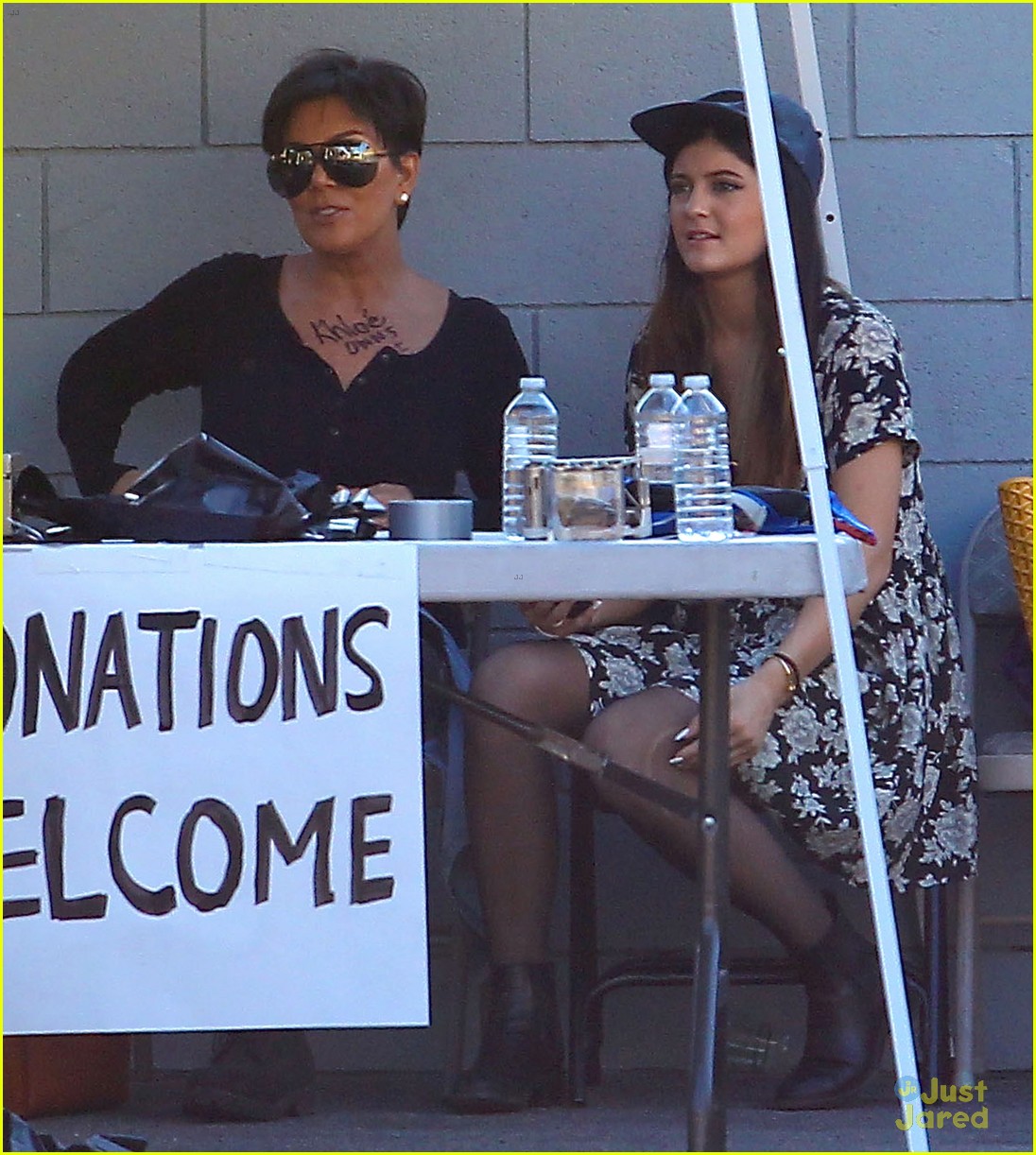 kendall kylie jenner family charity yard sale 24