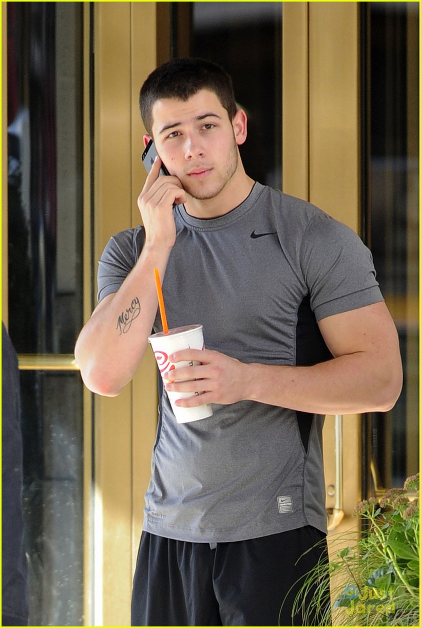 nick jonas shows off buff arms in nyc 03