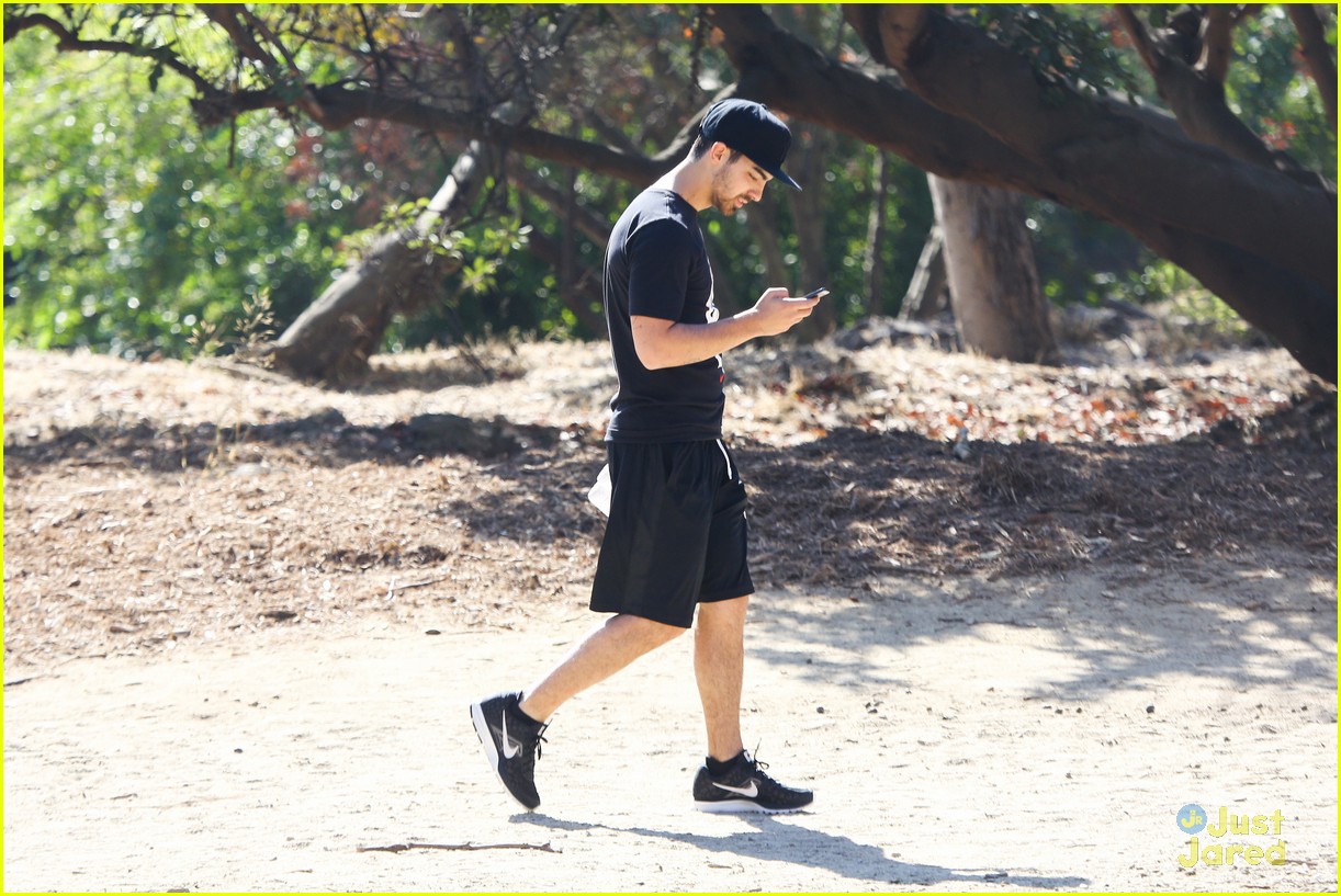 Full Sized Photo of joe jonas back on instagram after one month 07 ...