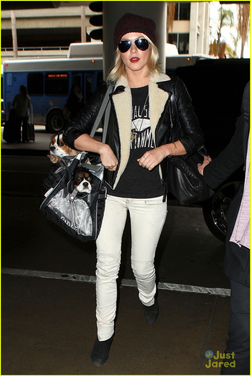 julianne hough lax with pups 05