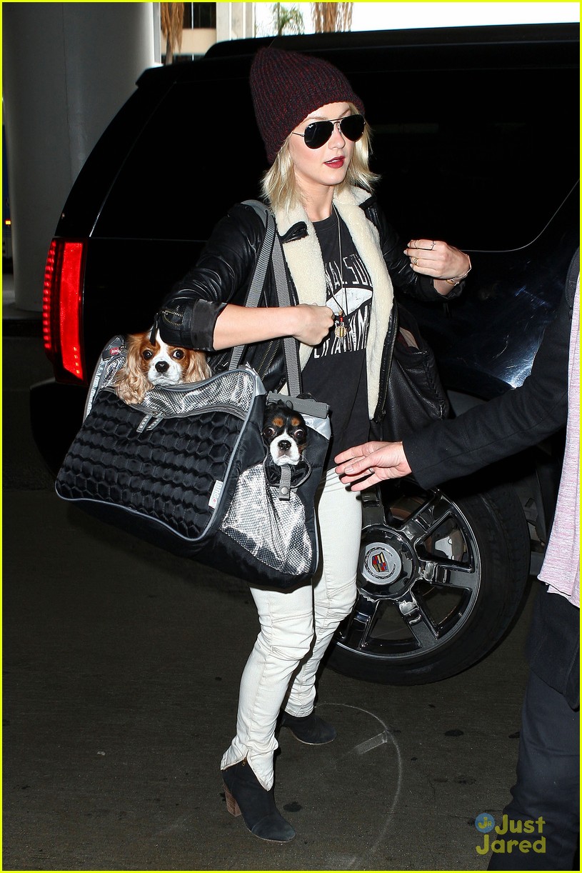 julianne hough lax with pups 08