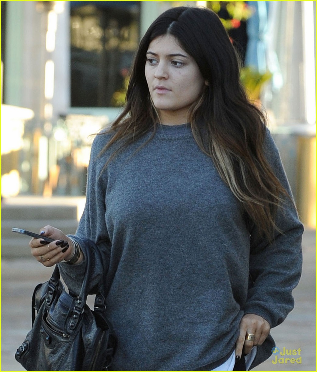 kylie jenner back to bangs free hair 01