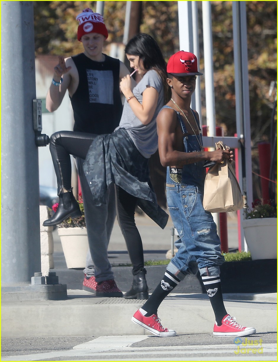 kylie jenner gas station stop with lil twist 05