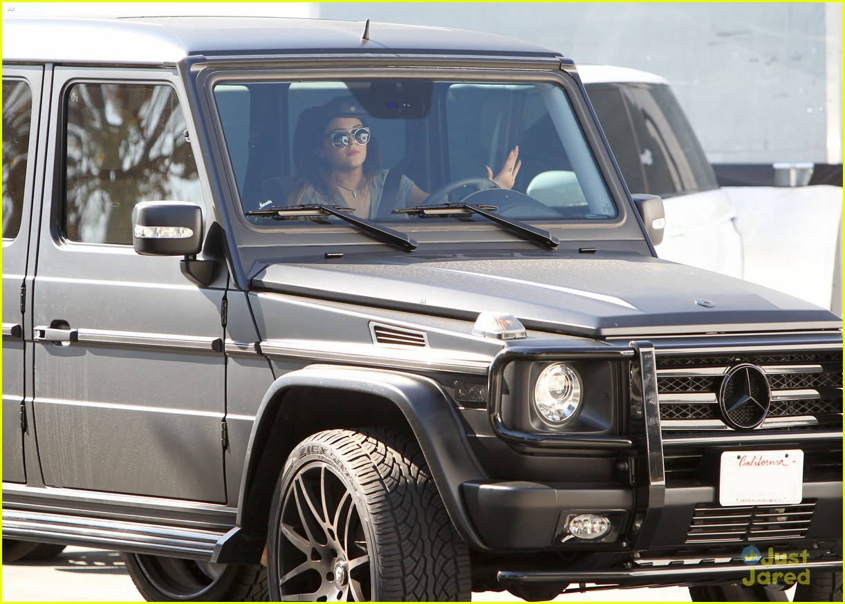 kylie jenner gas station stop with lil twist 09