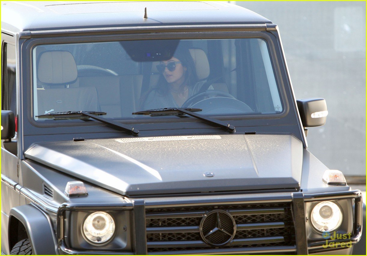 kylie jenner gas station stop with lil twist 12