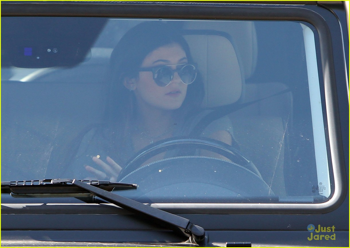 kylie jenner gas station stop with lil twist 13