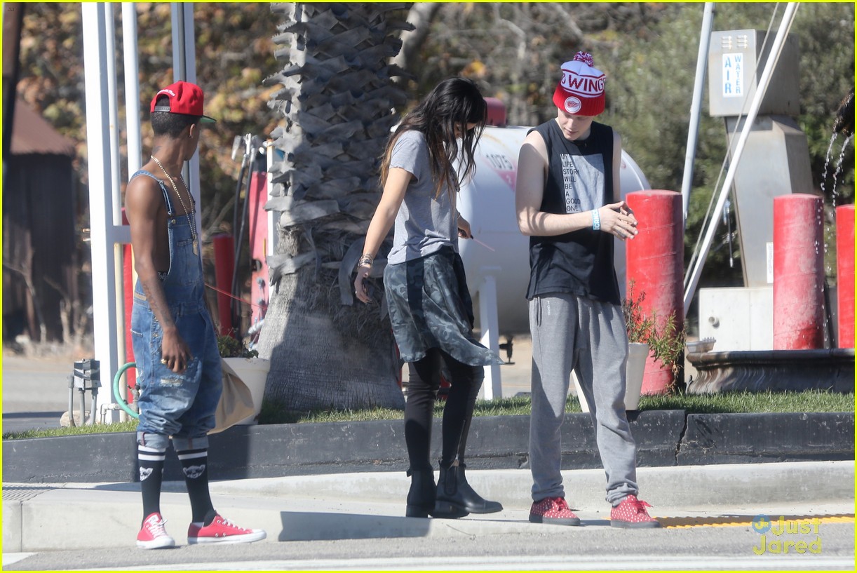 kylie jenner gas station stop with lil twist 26