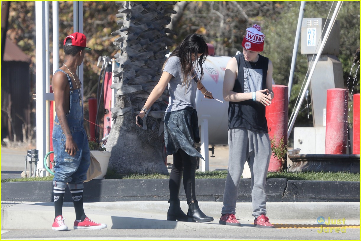 kylie jenner gas station stop with lil twist 27