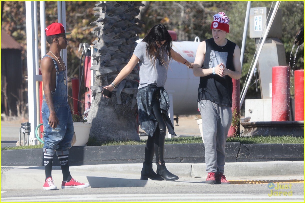 kylie jenner gas station stop with lil twist 28