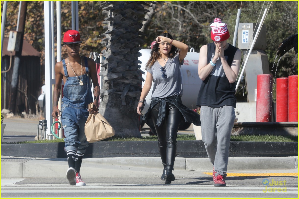 kylie jenner gas station stop with lil twist 36
