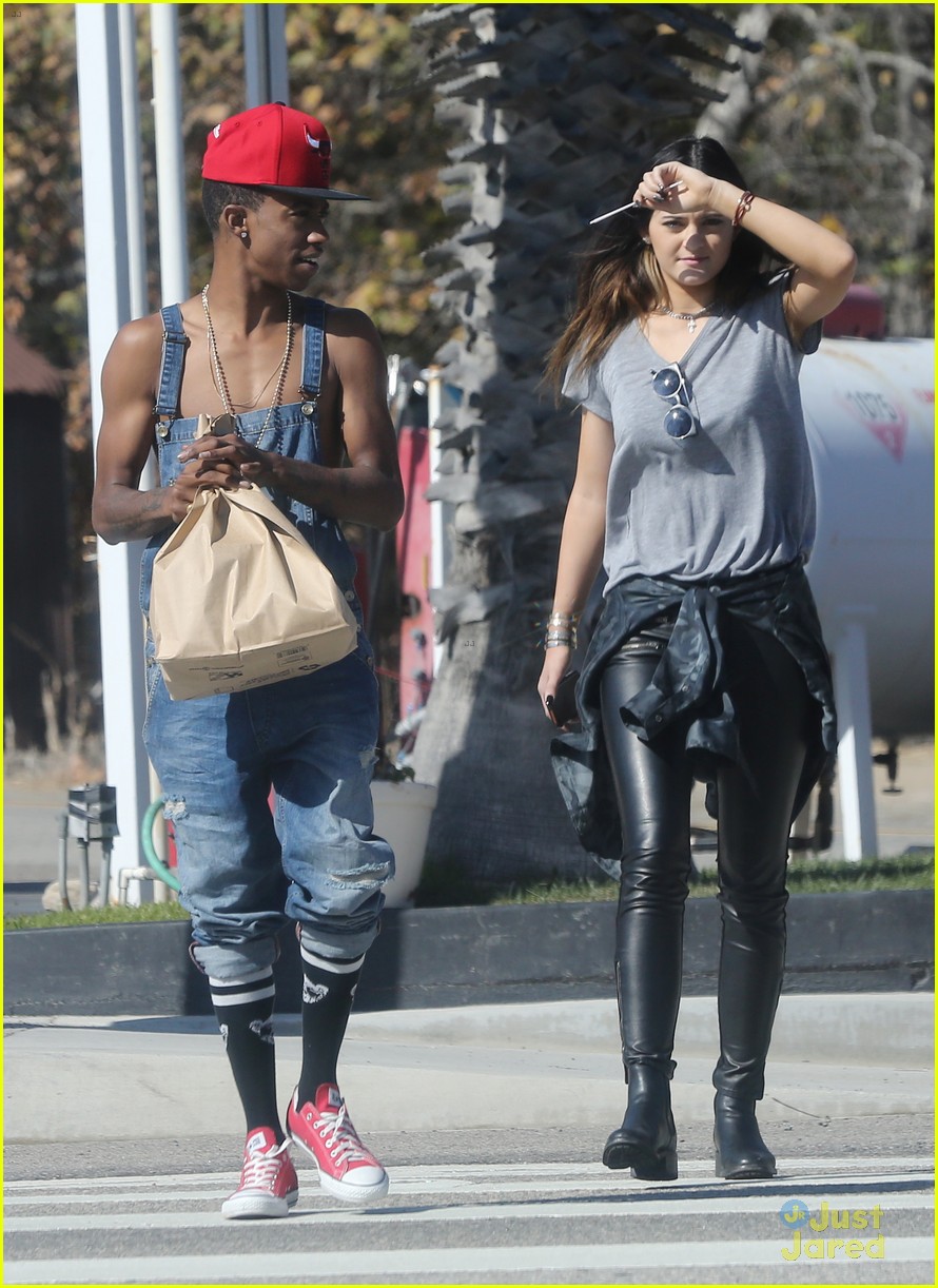 kylie jenner gas station stop with lil twist 39