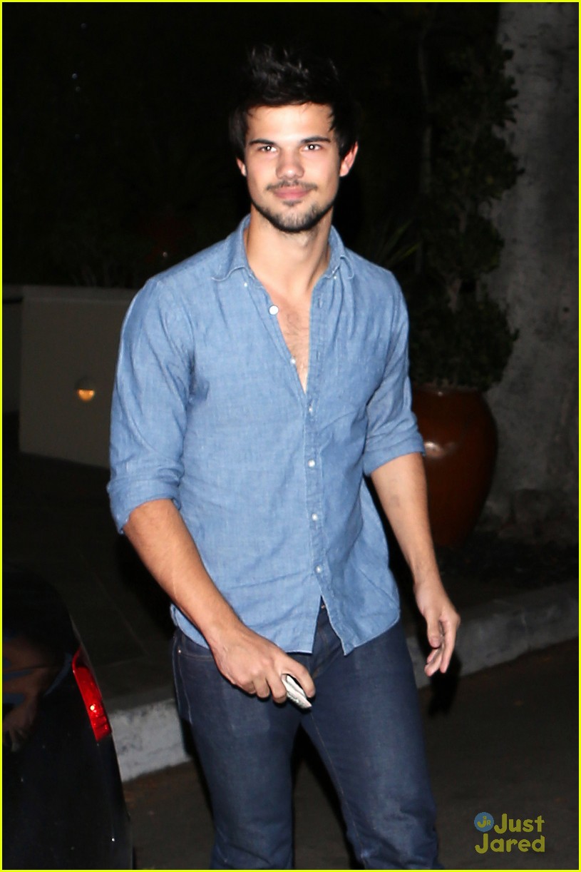 taylor lautner dinner date marie avgeropoulos 10