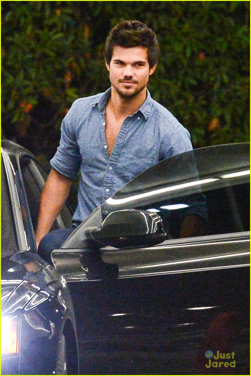 taylor lautner dinner date marie avgeropoulos 12