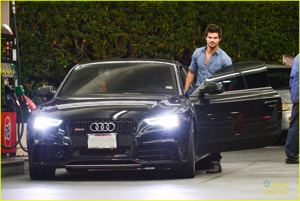 taylor lautner dinner date marie avgeropoulos 13
