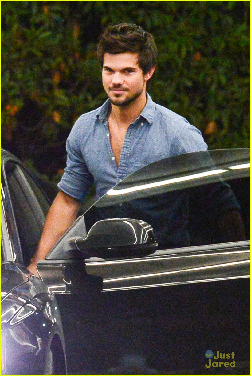 taylor lautner dinner date marie avgeropoulos 15