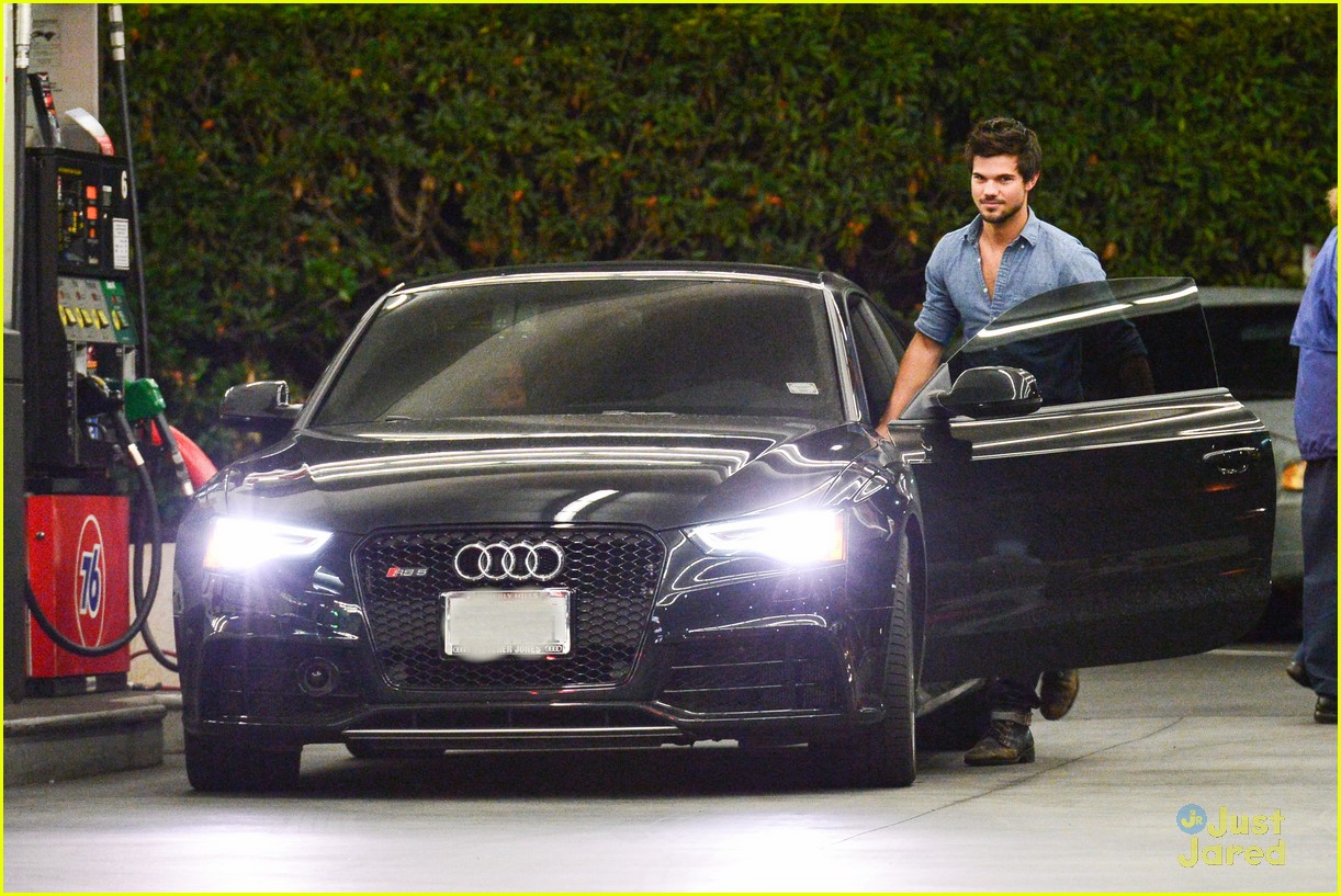 taylor lautner dinner date marie avgeropoulos 16