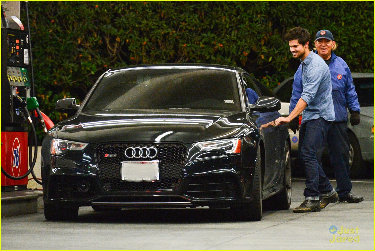 taylor lautner dinner date marie avgeropoulos 22