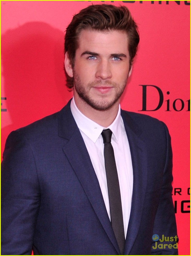 liam hemsworth the hunger games catching fire nyc premiere 01