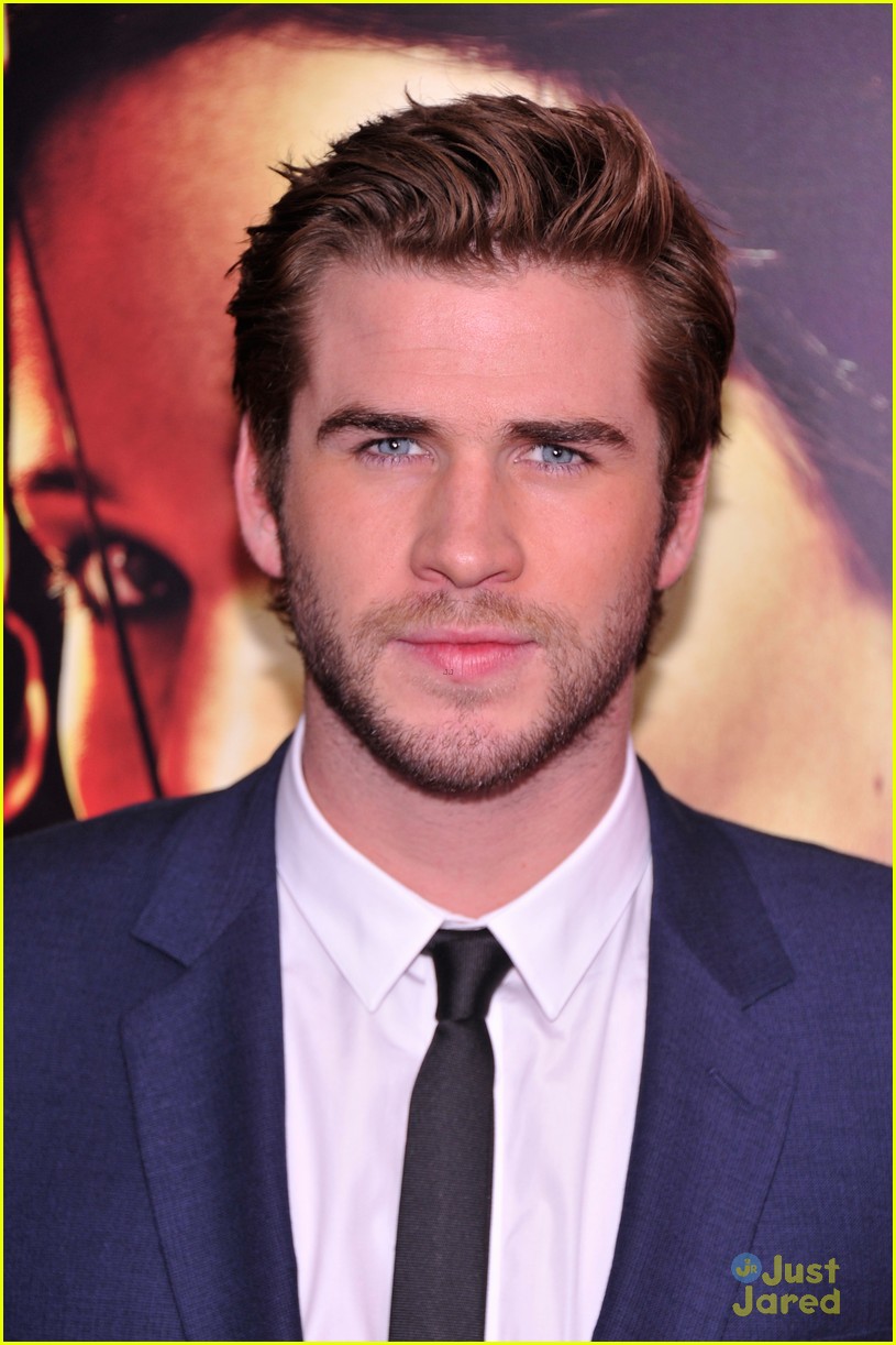 liam hemsworth the hunger games catching fire nyc premiere 05