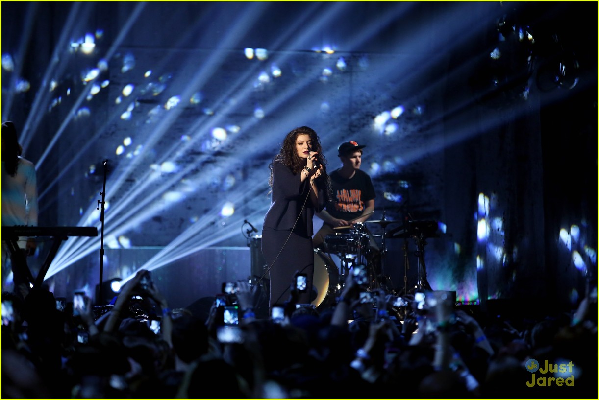 lorde adrienne bailon vh1 you oughta know in concert 2013 08