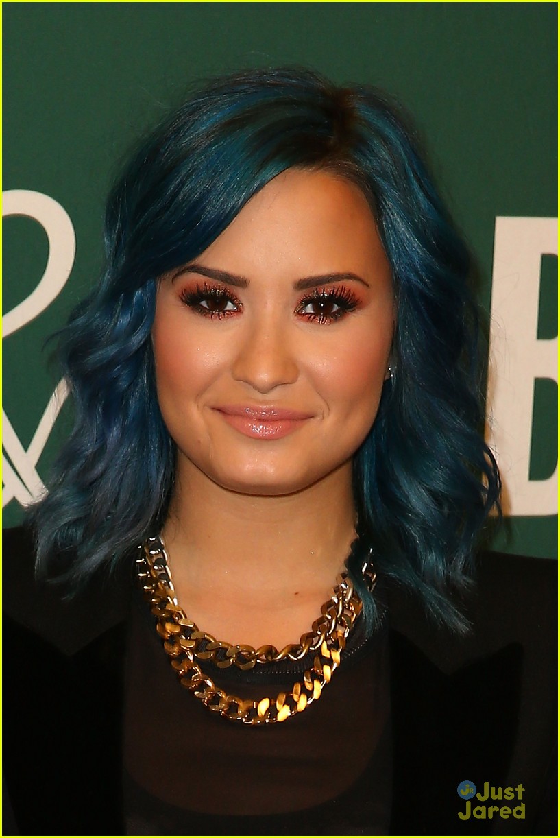 demi lovato staying strong book signing 11