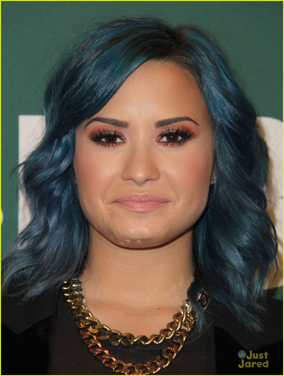 demi lovato staying strong book signing 20
