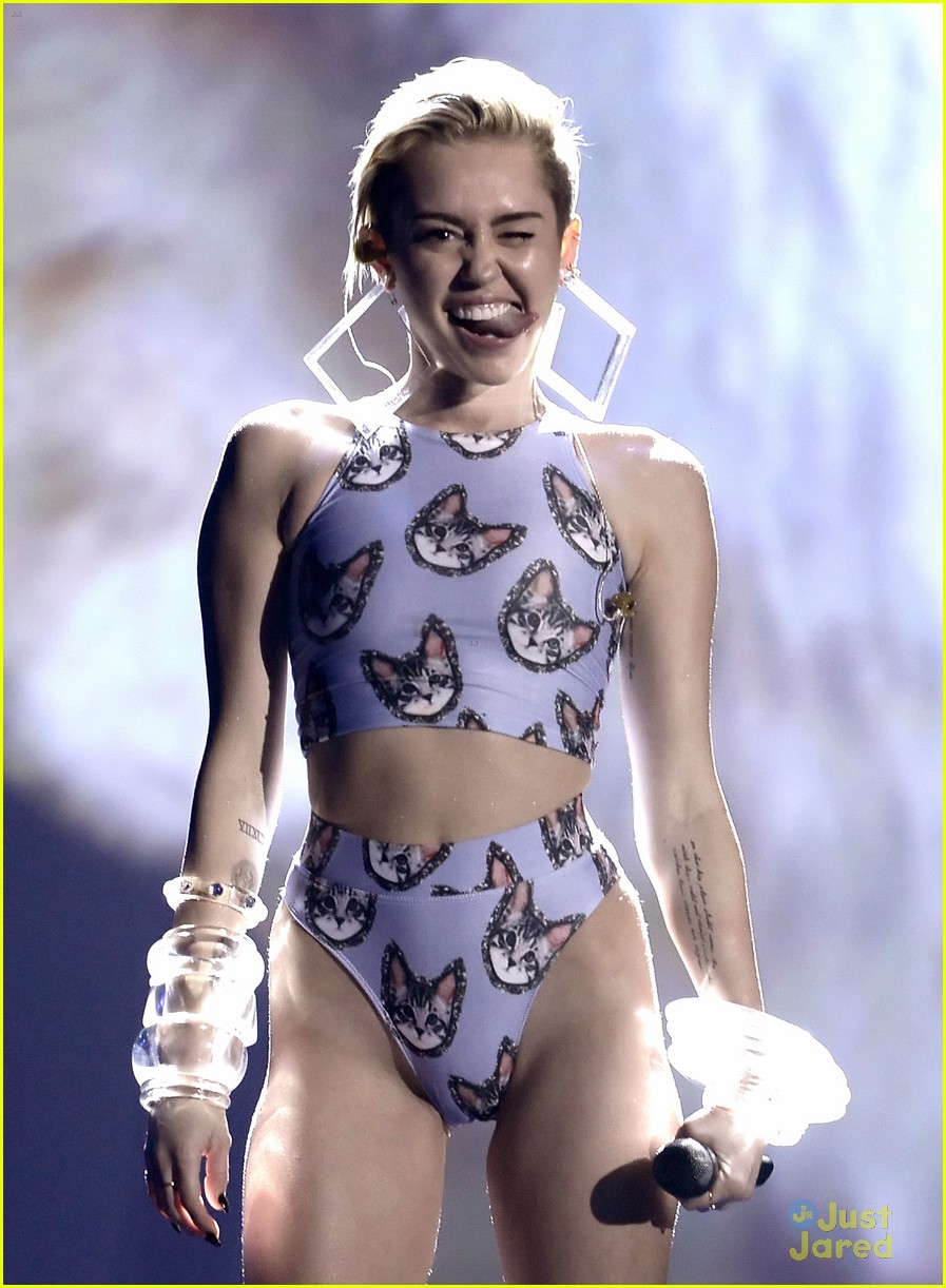 Miley Cyrus Wrecking Ball At Amas 2013 Watch Now Photo 621368 Photo Gallery Just 7315