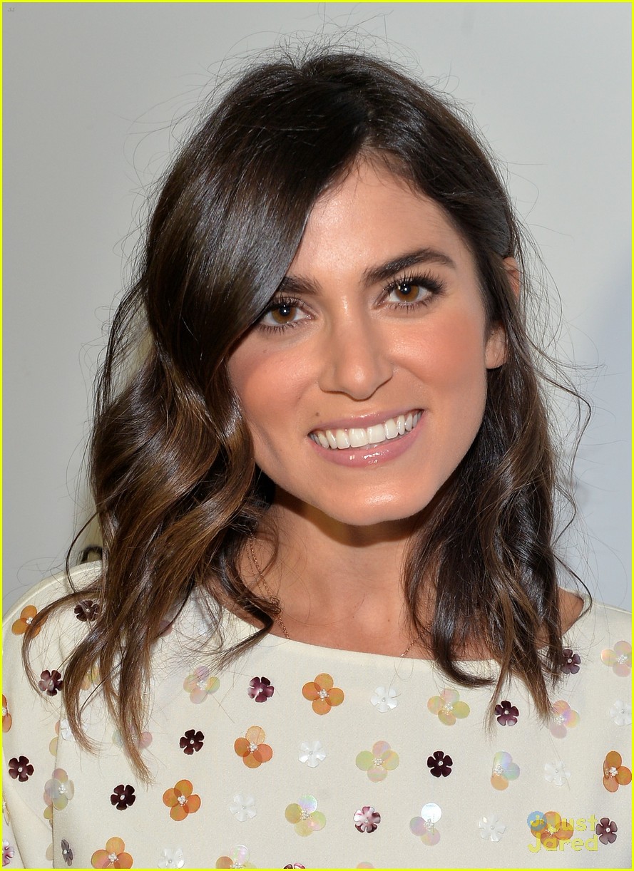 nikki reed shenae grimes cassie scerbo jeans event 08