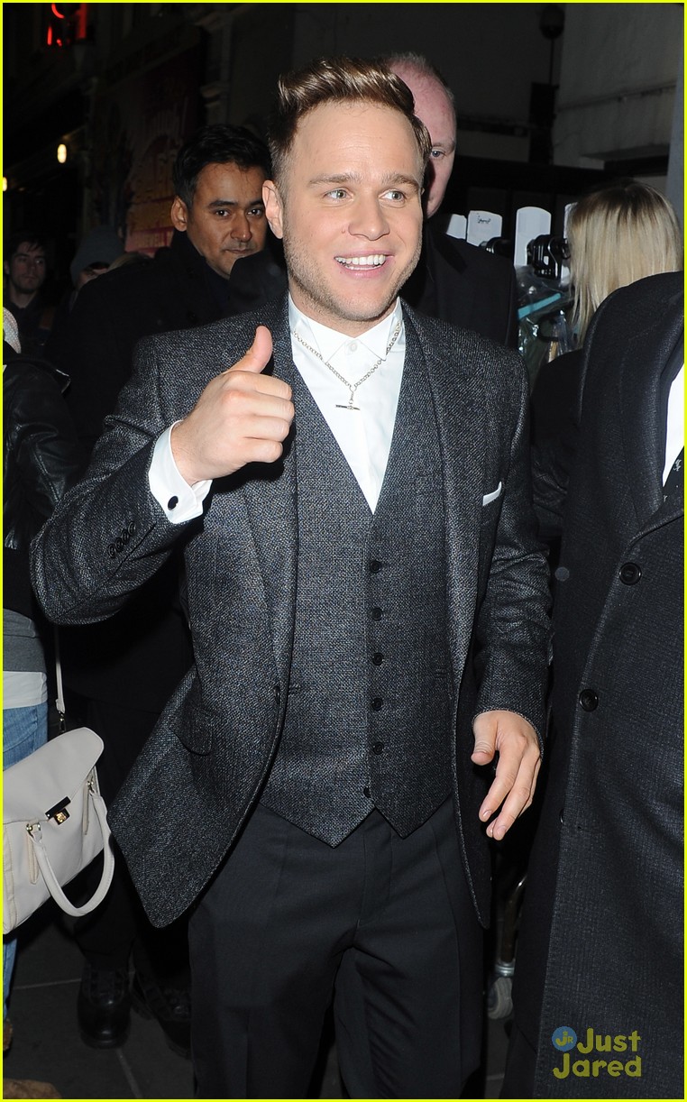 olly murs right place right time london signing 02