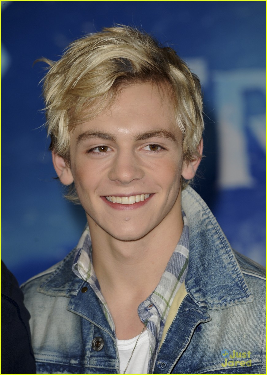r5 china mcclain frozen premiere attendees 03