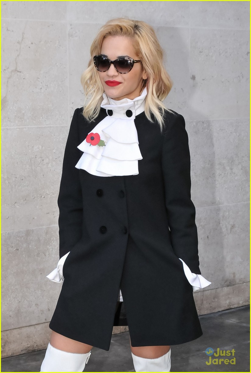 rita ora says relationship with calvin harris is great 04