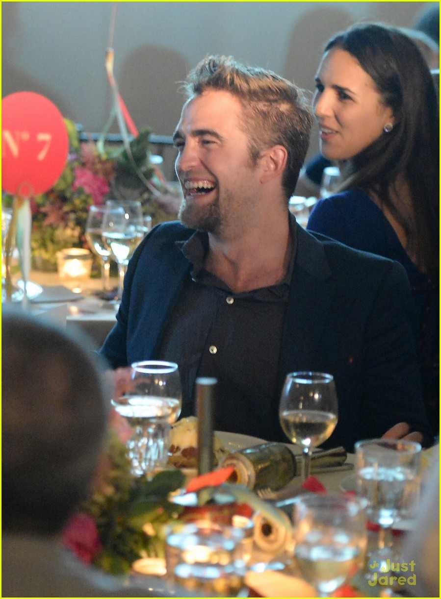 robert pattinson debuts goatee at charity event 08