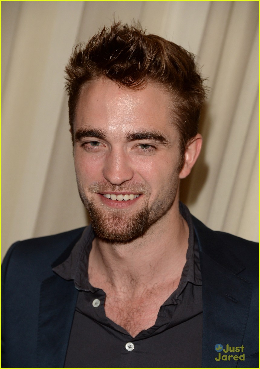 robert pattinson debuts goatee at charity event 13