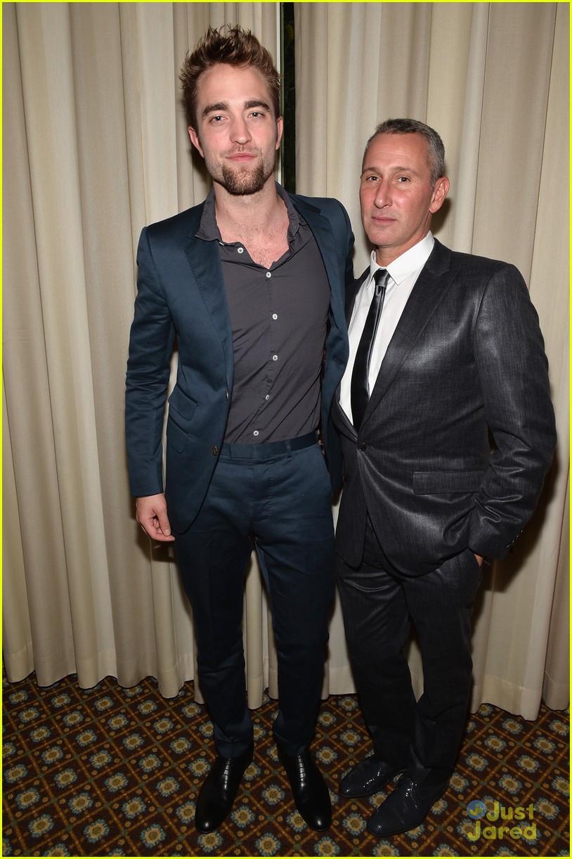 robert pattinson debuts goatee at charity event 46