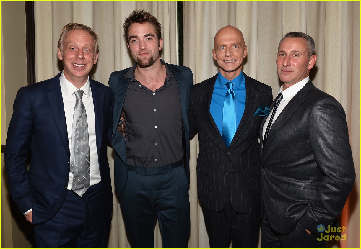 robert pattinson debuts goatee at charity event 48