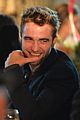 robert pattinson debuts goatee at charity event 36