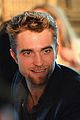 robert pattinson debuts goatee at charity event 38