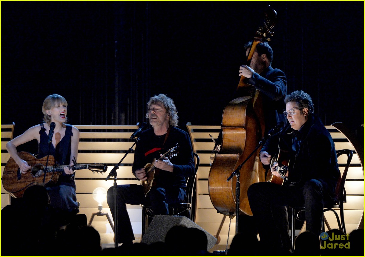 taylor swift red cma awards 2013 performance watch 01
