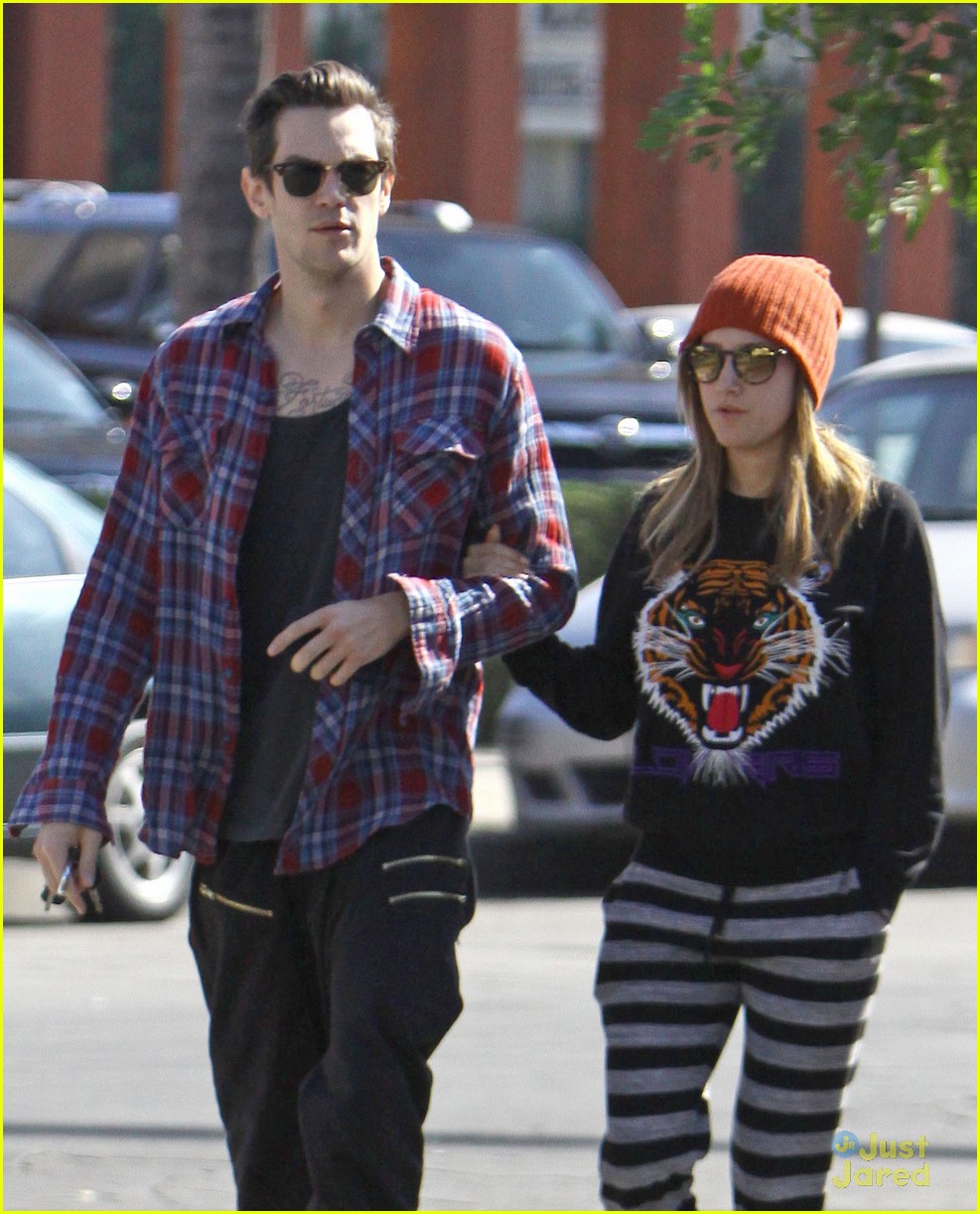 ashley tisdale breakfast date with christopher french 06