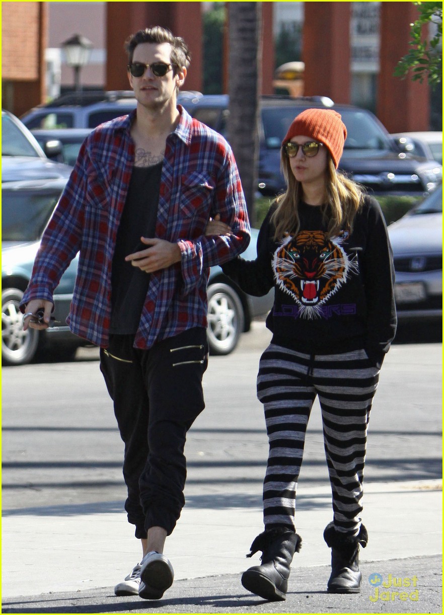 ashley tisdale breakfast date with christopher french 09