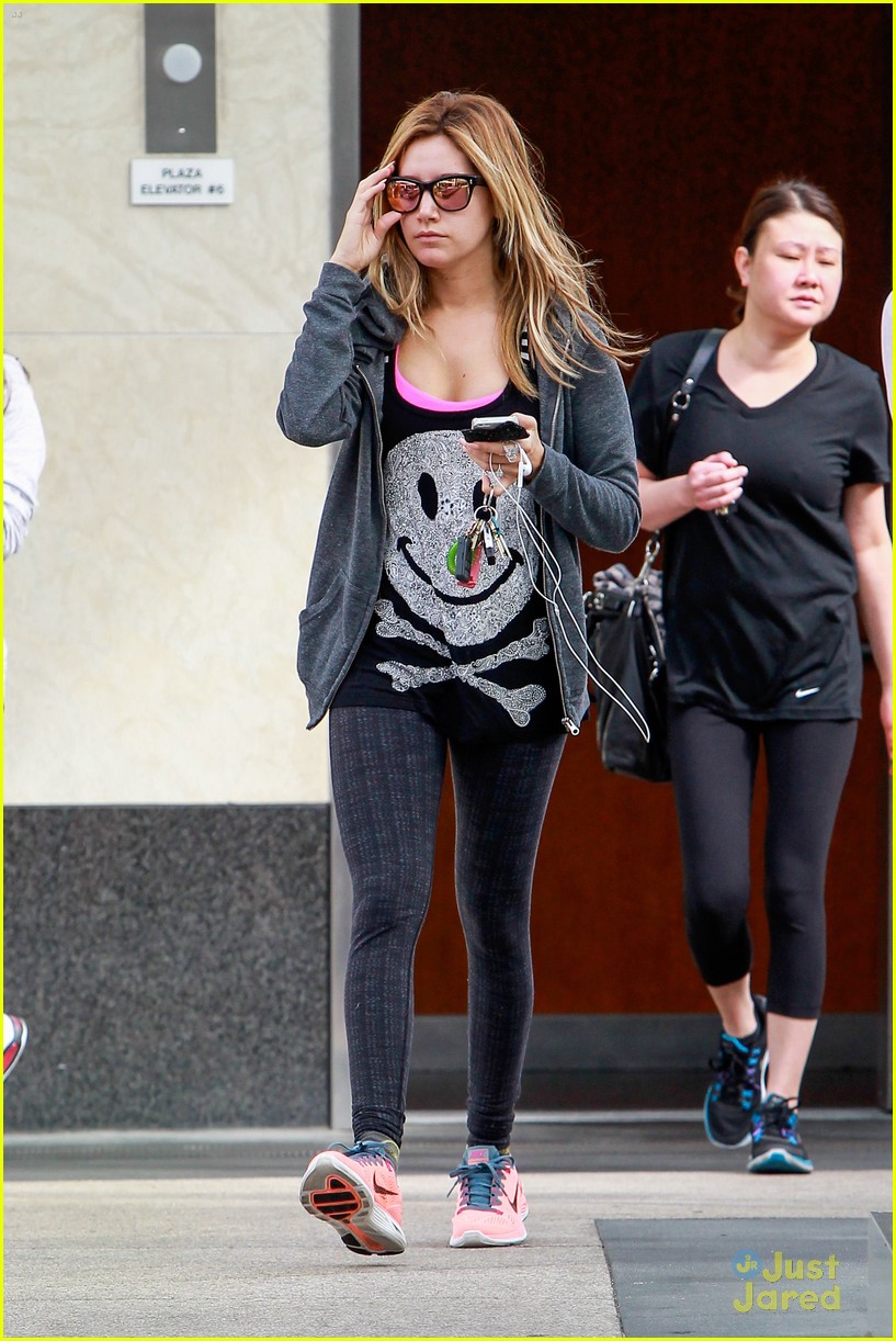 ashley tisdale equinox gym stop 01