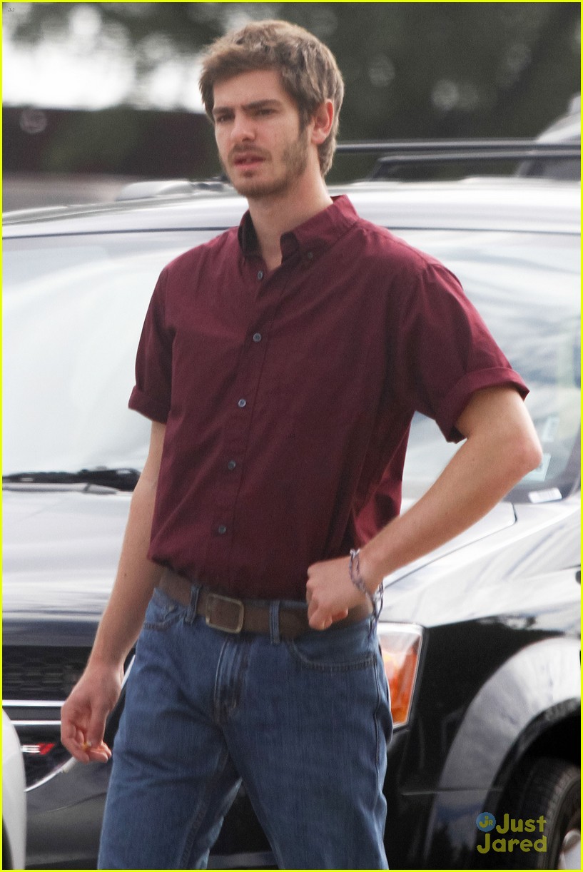 andrew garfield scruffy face for 99 homes 01