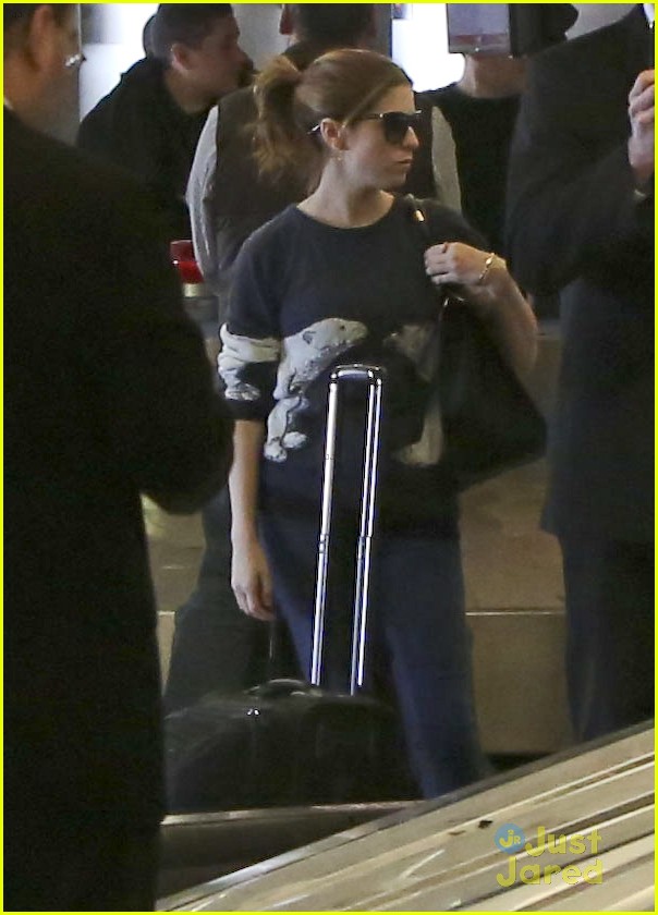 anna kendrick back in los angeles after dc trip 02
